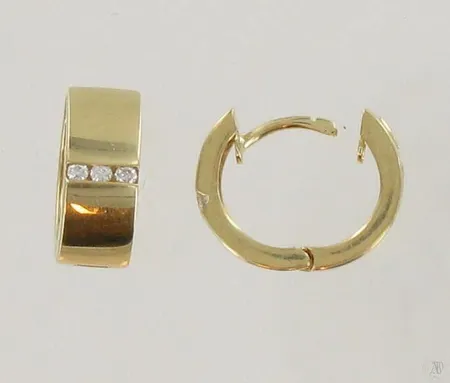 Timanttikorvakorut 6xn.0.01ct, Ø 12mm, 585, paino 2,7g Paino: 2,7 g