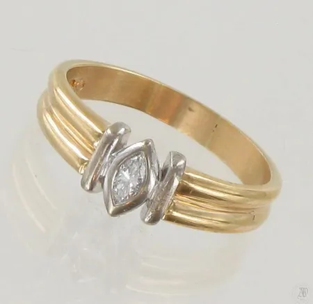Timanttisormus 1xn.0.12ct marquise, koko 18, 750, paino 4,6g Paino: 4,6 g