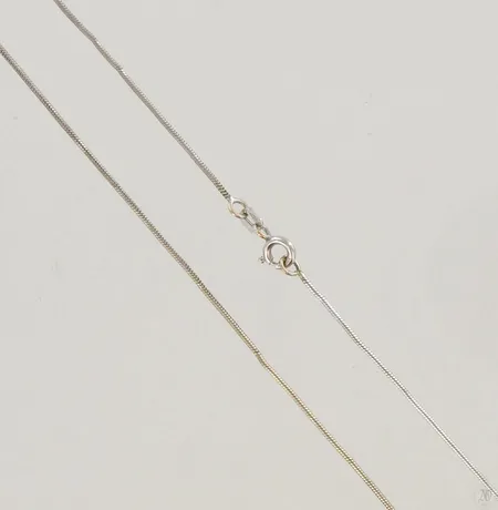 Kaulaketju, pituus 39cm, käytön jälkiä, 750 valkokulta, paino 3,6g Paino: 3,6 g