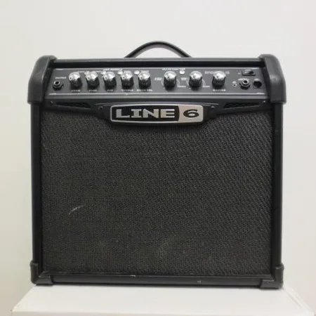 Vahvistin Line 6 Spider IV 15. Nouto ainoastaan myymälästä.