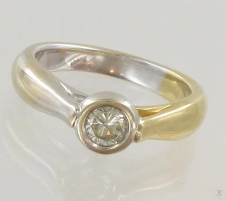 Timanttisormus, 1xn.0.37ct, koko 17, 750, paino 7,2g Paino: 7,2 g
