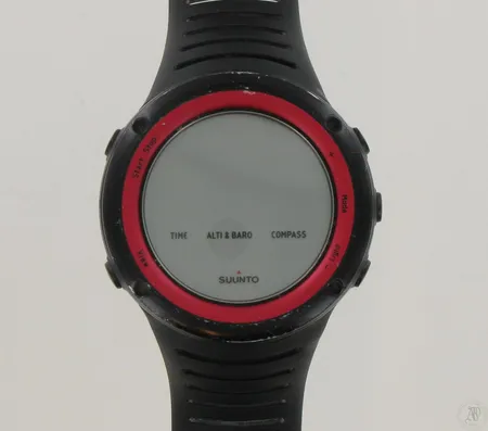 Rannetietokone Suunto Core, kulunut, paristo loppu.