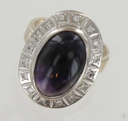 Ametistisormus timanteilla 16xn.0.01ct, koko 20½, 750br valkokulta, paino 16,7g Paino: 16,7 g