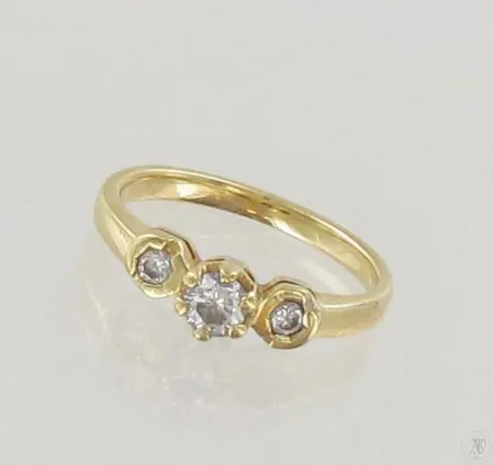 Timanttisormus 1xn.0.20ct ja 2xn.0.04ct, koko 16¼, 750, paino 3,1g Paino: 3,1 g