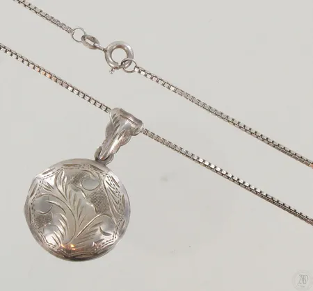 Venetsiakaulaketju, pituus 44,5cm, medaljonki, korkeus 34mm, 925, paino 8,9g Paino: 8,9 g