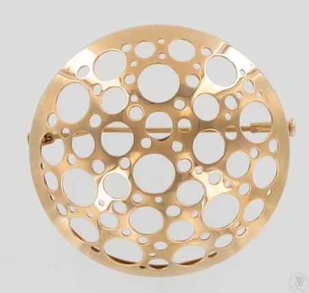 Rintaneula, design Liisa Vitali, vuodelta 1971, Ø 40mm, 585, paino 4,9g Paino: 4,9 g