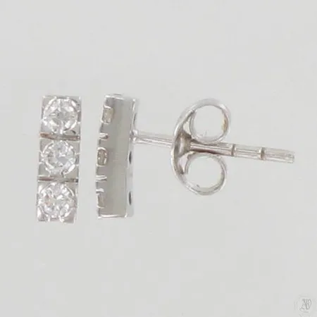 Timanttikorvanapit 6xn.0.04ct, korkeus 8mm, 585 valkokulta, paino 1,0g Paino: 1   g