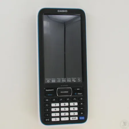 Symbolinen laskin Casio Classpad fx-CP400, johdot, suojakotelo ja asennuslevyke, takuu voimassa 20.12.2017 asti
