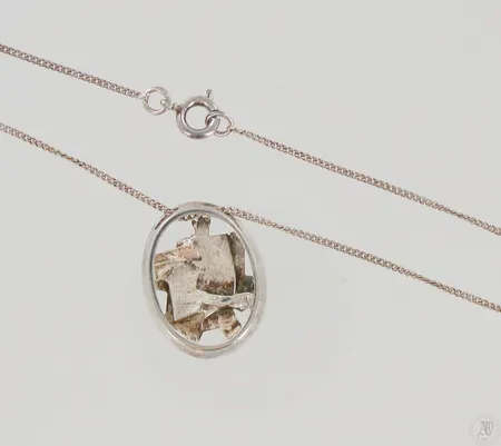 Panssarikaulaketju, pituus 44,5cm, riipus, korkeus 21mm, 925, paino 4,3g Paino: 4,3 g