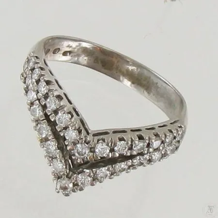 Timanttisormus 26xn.0.02ct, koko 17¼, 585 valkokulta, paino 3,8g Paino: 3,8 g