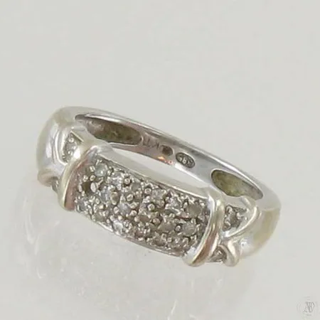 Timanttisormus 21xn.0.01ct yksi timantti puuttuu, koko 16, 585, paino 2,7g Paino: 2,7 g