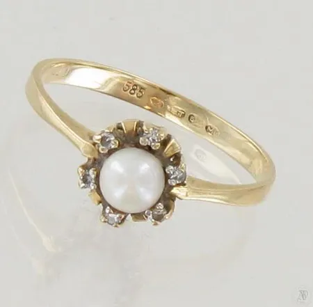Helmisormus timanteilla 6xn.0.005ct, koko 17¾, 585br, paino 1,8g Paino: 1,8 g