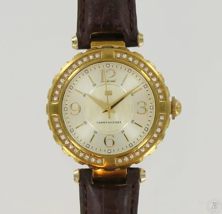 Miesten teräsrannekello Tommy Hilfiger, quartz, Ø 38mm, nahkarannekkeella, ranneke kulunut,