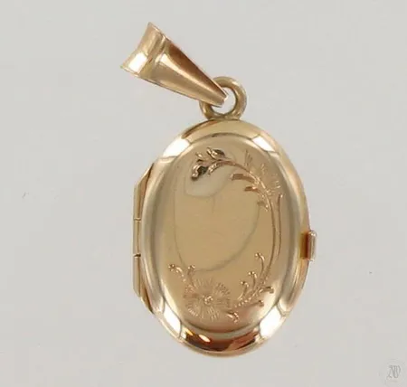 Medaljonki, korkeus 24mm, 585, paino 1,6g Paino: 1,6 g