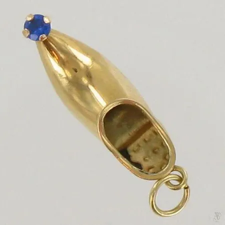 Kenkäriipus kivellä, korkeus 29mm, 750br, paino 0,9g Paino: 0,9 g