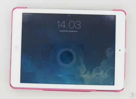 Apple iPad Air 16Gt, hopea, suojakuori ja laturi.
