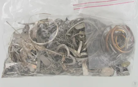 Erä hopeaa, 813-925, paino 1449,9g Paino: 1449,9 g
