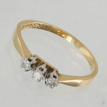 Timanttisormus 3xn.0.04ct, koko 18¼, 750, paino 2,4g Paino: 2,4 g