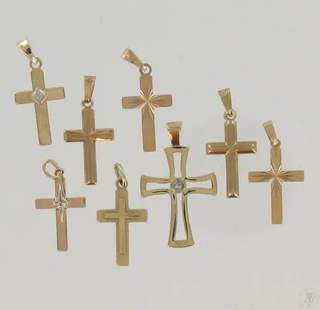 Kahdeksan ristiriipusta, 585 ja 585br, paino 5,8g Paino: 5,8 g