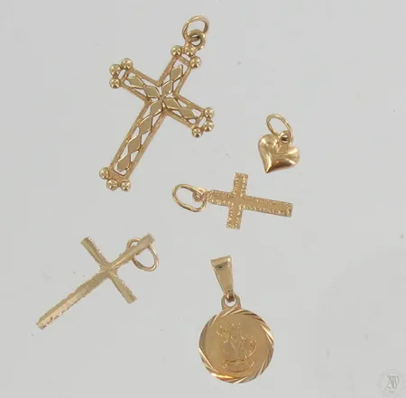 Viisi riipusta, 585, paino 2,6g Paino: 2,6 g