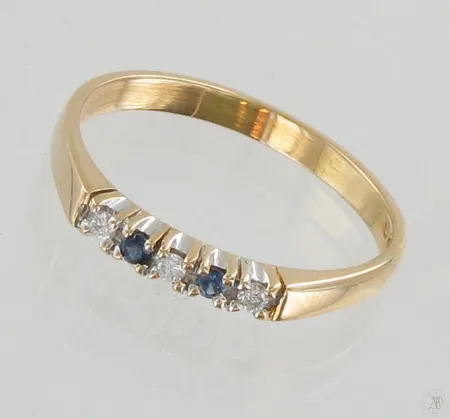 Sinisafiirisormus timanteilla 3xn.0.01ct, koko 18½, 585br, paino 2,3g Paino: 2,3 g
