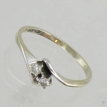 Timanttisormus 2xn.0.05ct, koko 17½, 750 valkokulta, paino 1,9g Paino: 1,9 g