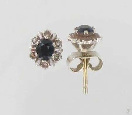 Sinisafiirikorvakorut timanteilla 12xn.0.005ct, korkeus 7mm, 750br, paino 2,0g Paino: 2   g