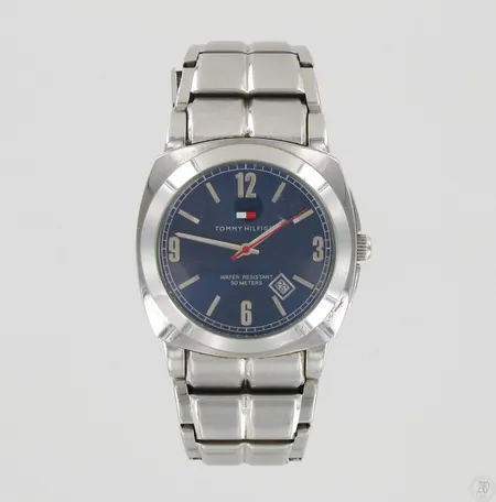 Miesten teräsrannekello Tommy Hilfiger, T10159, lasissa naarmuja, taulun Ø 41mm, hihnan pituus 175mm.