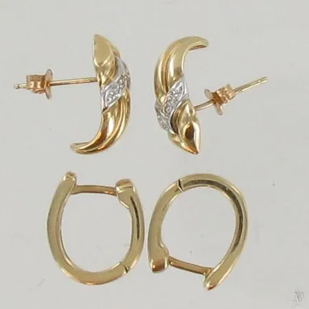 Kahdet timanttikorvakorut 4xn.0.005ct 10xn.0.01ct, korkeudet 13 ja 14mm, 585, paino 6,4g Paino: 6,4 g