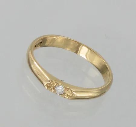 Timanttisormus 1xn.0.03ct, koko 15¼, 585, paino 2,4g Paino: 2,4 g