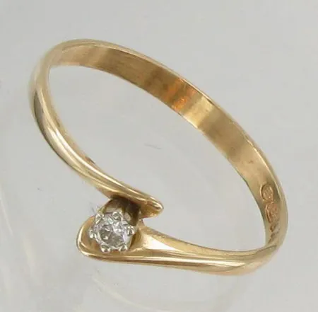 Timanttisormus 1xn.0.04ct, koko 17¼, 585, paino 1,3g Paino: 1,3 g