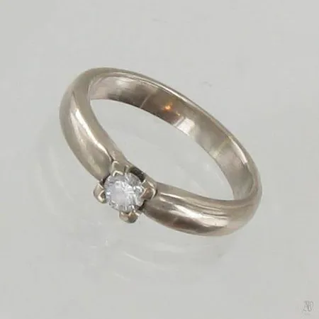 Timanttisormus 1xn.0.19ct, koko 16½, 585 valkokulta, paino 4,4g Paino: 4,4 g