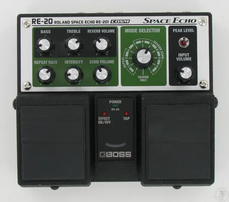 Pedaali Boss RE-20 Roland Space Echo RE-201 Cosm, mukana virtajohto.
