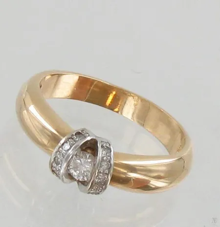 Timanttisormus 1xn.0.14ct 10xn.0.005ct, koko 17¼, 585, paino 4,5g Paino: 4,5 g
