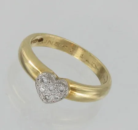 Timanttisormus 6xn.0.005ct, kaiverrettu, koko 17½, 585, paino 3,5g Paino: 3,5 g