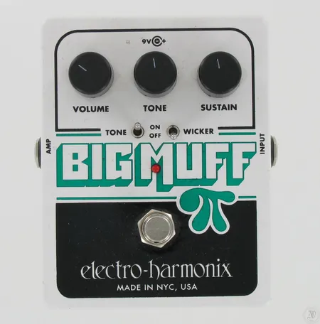 Pedaali Electro-Harmonix Big Muff, Made in NYC, USA, omassa laatikossa.
