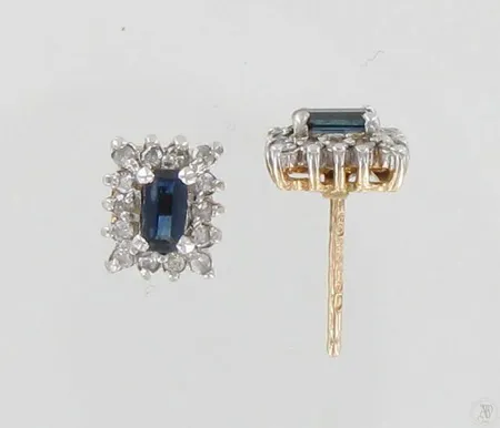 Sinisafiirikorvakorut timanteilla 28xn.0.01ct, korkeus 8mm, taustat puuttuu, 585br kelta- ja valkokulta, paino 2,0g Paino: 2   g