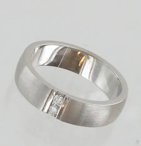 Timanttisormus 2xn.0.03ct, koko 16¾, 585 valkokultaa, paino 5,6g Paino: 5,6 g