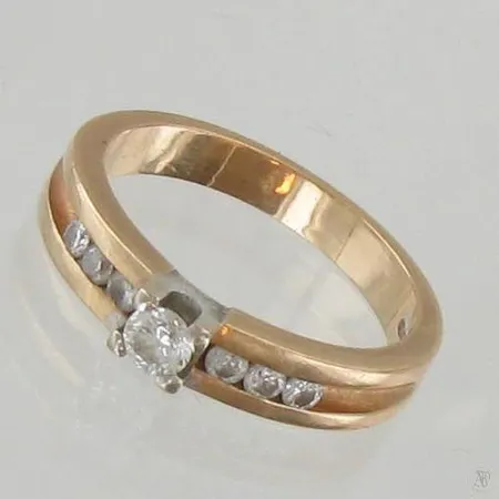 Timanttisormus 1xn.0.13ct 6xn.0.03ct, koko 16½, 585, paino 3,8g Paino: 3,8 g