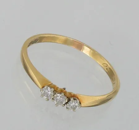 Timanttisormus 3xn.0.05ct, koko 18, 585, paino 1,7g Paino: 1,7 g