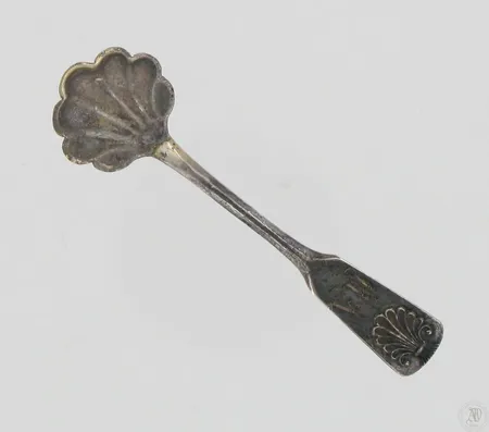 Suolalusikka, Musla, kaiverrettu, pituus 60mm, 813, paino 3,1g Paino: 3,1 g
