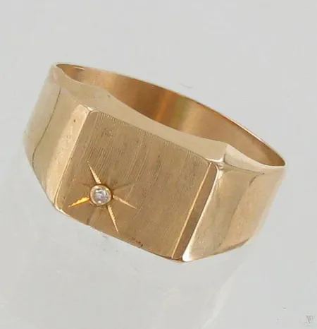 Kantasormus timantilla 1xn.0.005ct, koko 19, 585, paino 2,6g Paino: 2,6 g