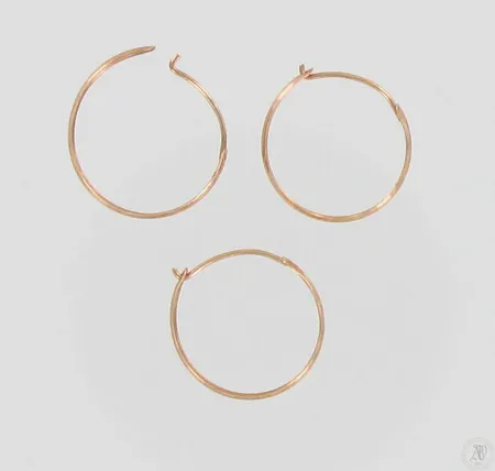 Kolme korvarengasta, Ø 10mm, 585, paino 0,3g Paino: 0,3 g