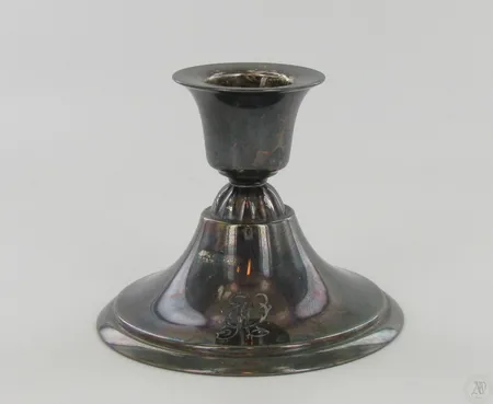 Kynttilänjalka, kaiverrettu, korkeus 70mm, 813br, paino 64,0g Paino: 64   g