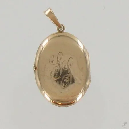 Medaljonki, kaiverrettu, korkeus 30mm, 585, paino 2,4g Paino: 2,4 g