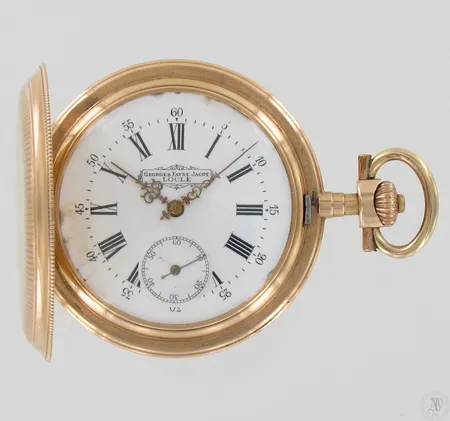 Umpikuorinen kultataskukello Georges Favre Jacot Locle, välikuori metallia, taulussa halkeamia, etukannessa juotoskorjous saranan kohdalla, Ø 54mm, 585br, paino 90,3g Paino: 112,4 g