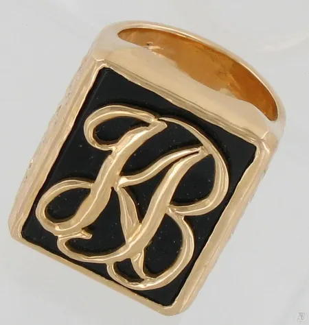 Kivisormus, kaiverrettu, koko 20½, 750br, paino 75,2g Paino: 75,2 g