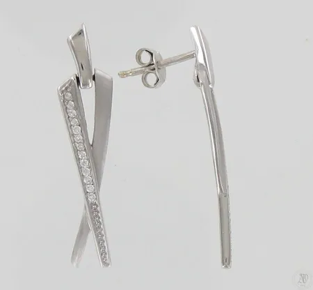 Timanttikorvakorut 26xn.0.005ct, korkeus 34mm, 750 valkokulta, paino 3,6g Paino: 3,6 g