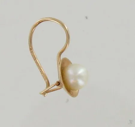 Helmikorvakorut, korkeus 17mm, 585br, paino 0,8g Paino: 0,8 g