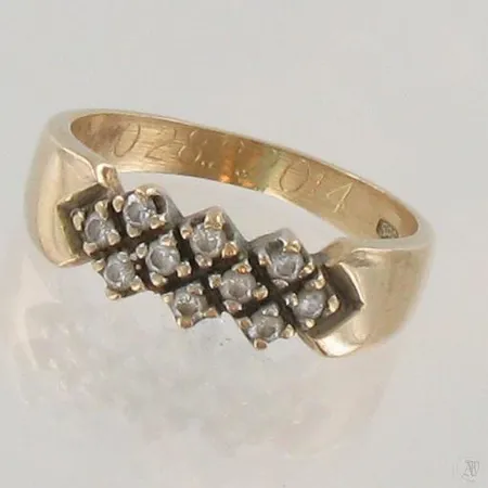 Timanttisormus 10xn.0.02ct, kaiverrettu, koko 17, 585, paino 3,3g Paino: 3,3 g
